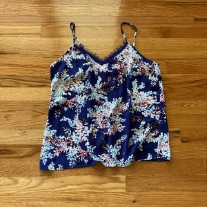 Cute floral tank 💐
